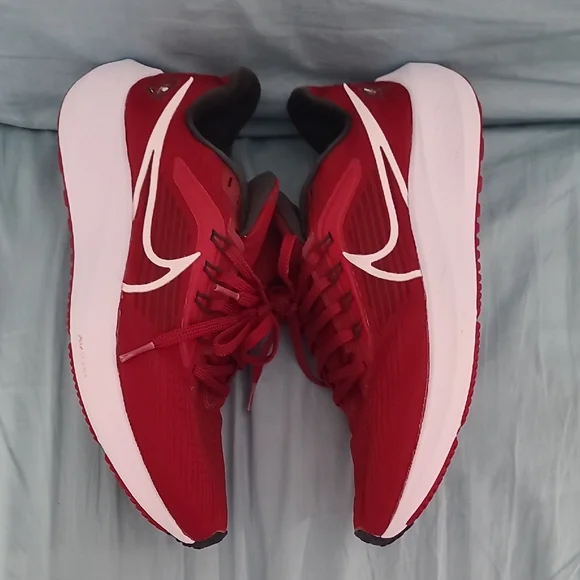 Nike Red Men's Shoes - Picture 4 of 9